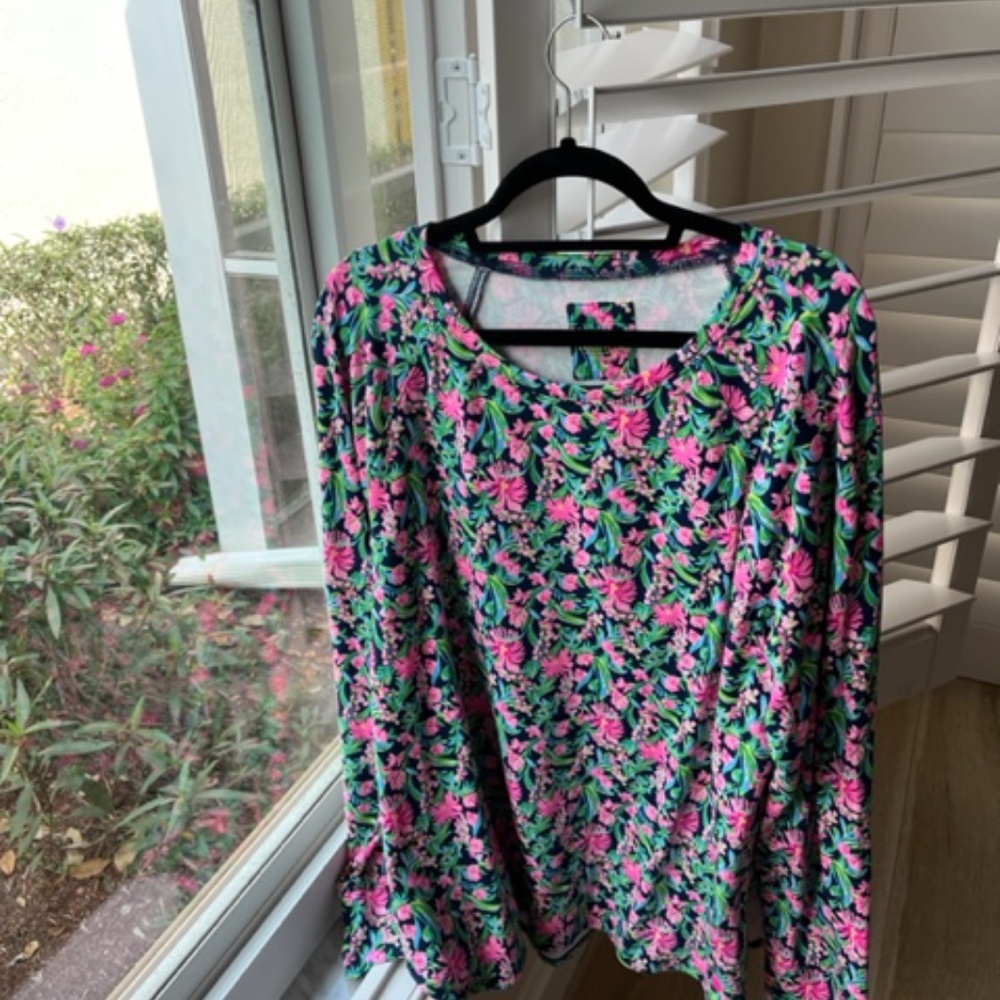 Lilly Pulitzer pullover in green/pink XL never worn